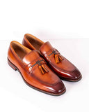Justin Reece ALBIE Mens Tassel Front Loafer. Make a style statement with this Justin Reece ALBIE loafer! This sleek and stylish tan leather loafer perfectly combines fashion and comfort. Be confident and ready for any occasion with the new season ALBIE loafer!