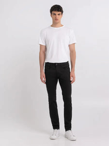 Replay ANBASS Mens Black Power Stretch Jeans. A Men’s slim fit jeans in 10 oz black, power stretch, cotton blend denim with a solid-black wash tone, regular waist and slightly tapered leg. R-shaped metal logo on the right back pocket, these Replay Anbass Mens Black Power Stretch Jeans are a wardrobe staple..