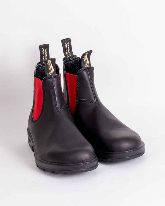 The Blundstone #508 Chelsea boot will make a distinctive addition to your wardrobe. The black leather uppers contrast with the vibrant red elastic, while the footbed supports and cushions all-day long. The long lasting TPU outsoles protect and the polyurethane midsoles bring extra comfort and support. A robust, timeless design with comfort at its core.